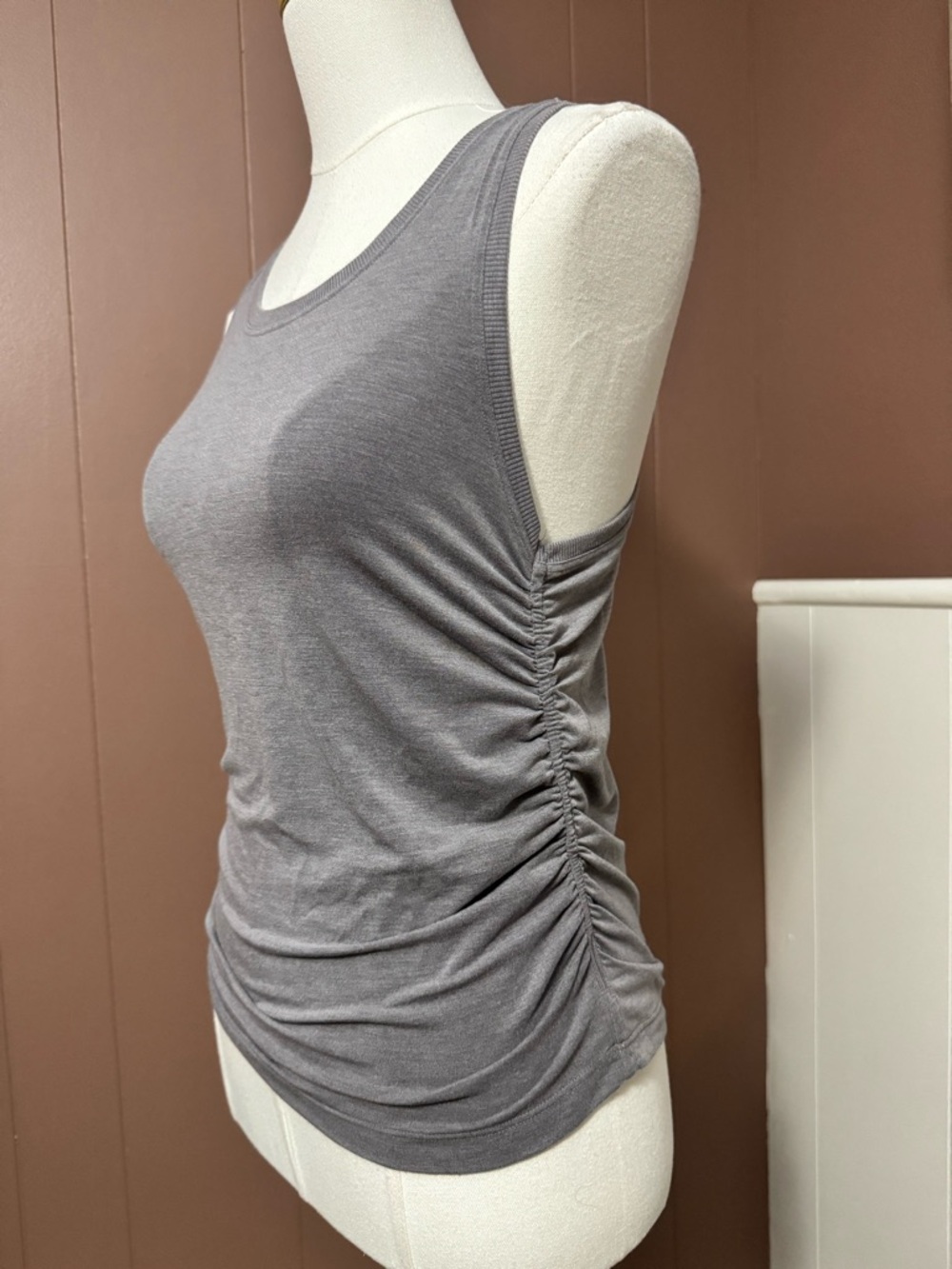 Athleta Gray Scoop Neck Ruched Tank Top - Picture 4 of 12